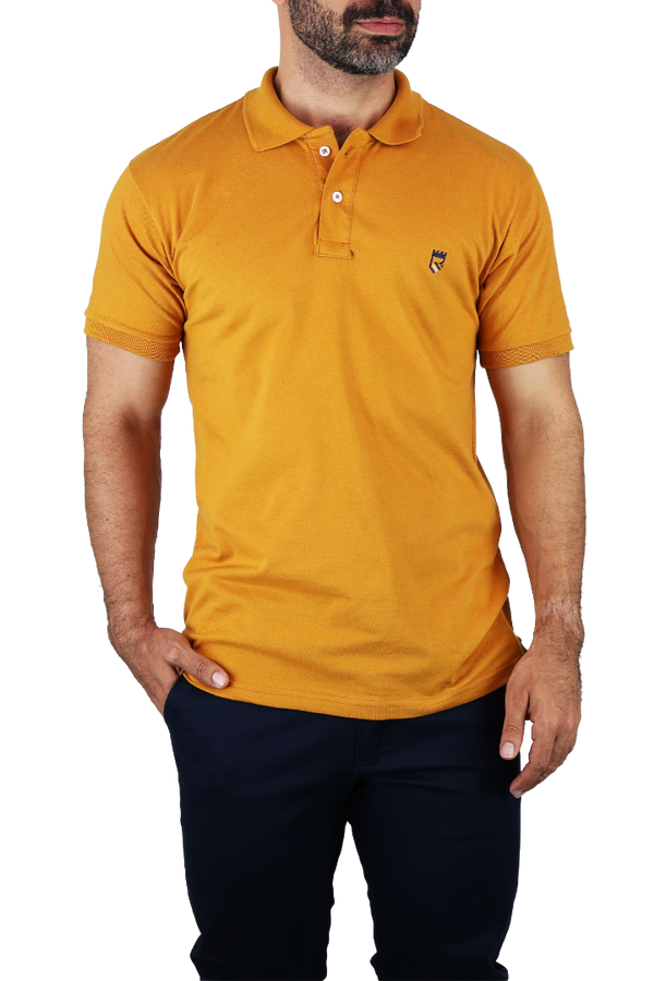 Player Tipo Polo Color Mostaza Con Bordado Corte Slim Fit Para Hombre 